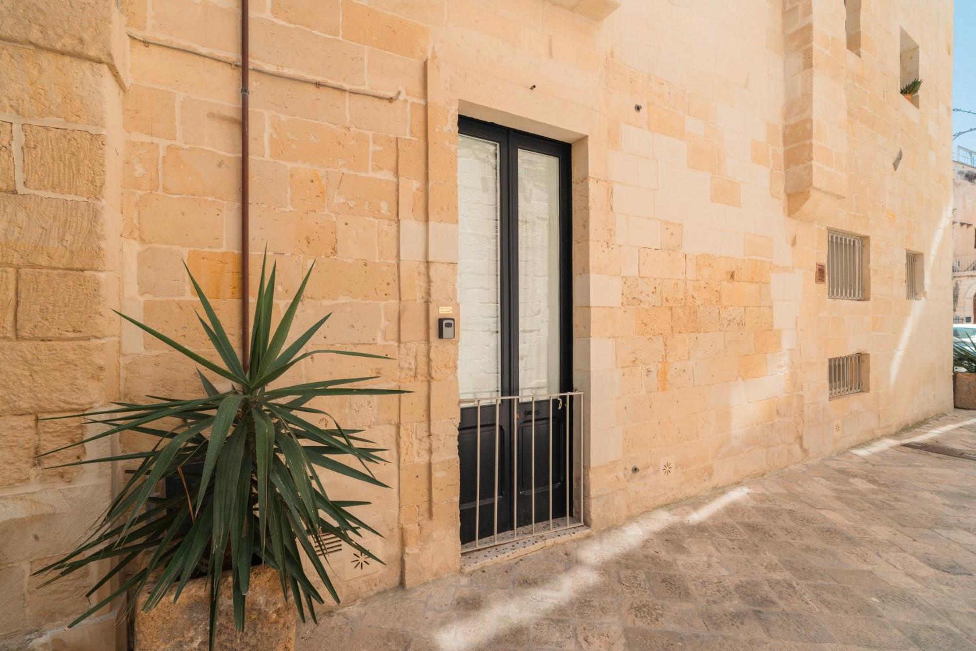 Donna Cristina Historic Apartment Lecce Kültér fotó